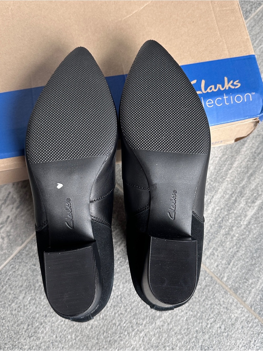 NIB Clarks "Ellanie Vibe" Black Leather Pointed Toe Ankle Booties Side Zip 7.5 - Picture 12 of 14